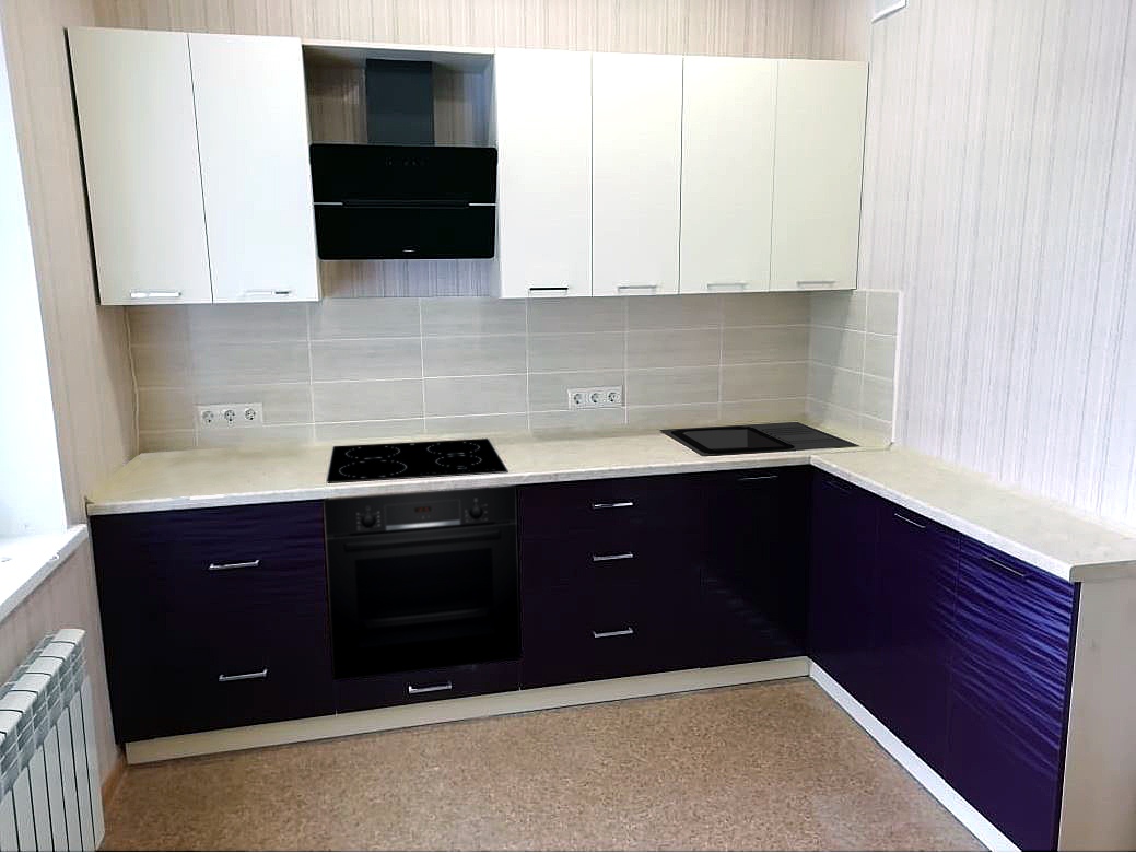 кухня фиолетовая с белым угловая